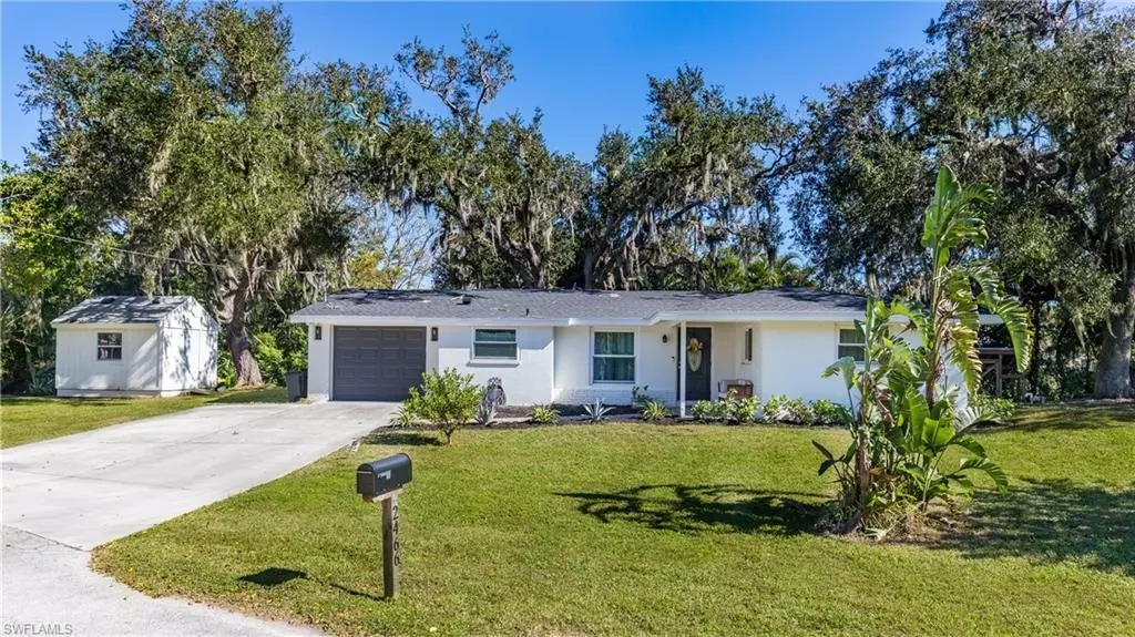 2466 N Westwood DR, North Fort Myers, FL 33917