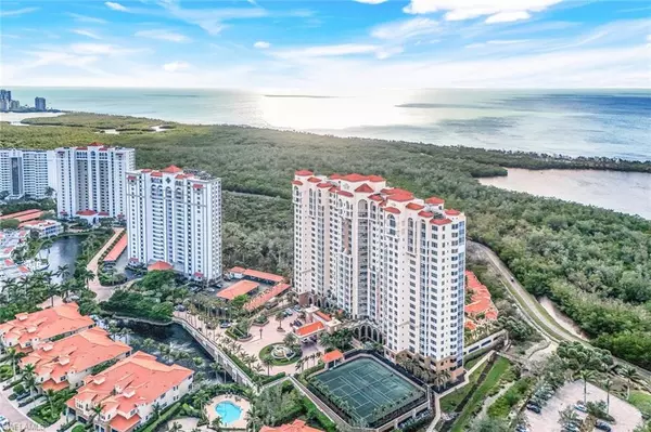 Naples, FL 34108,6597 Nicholas BLVD #306