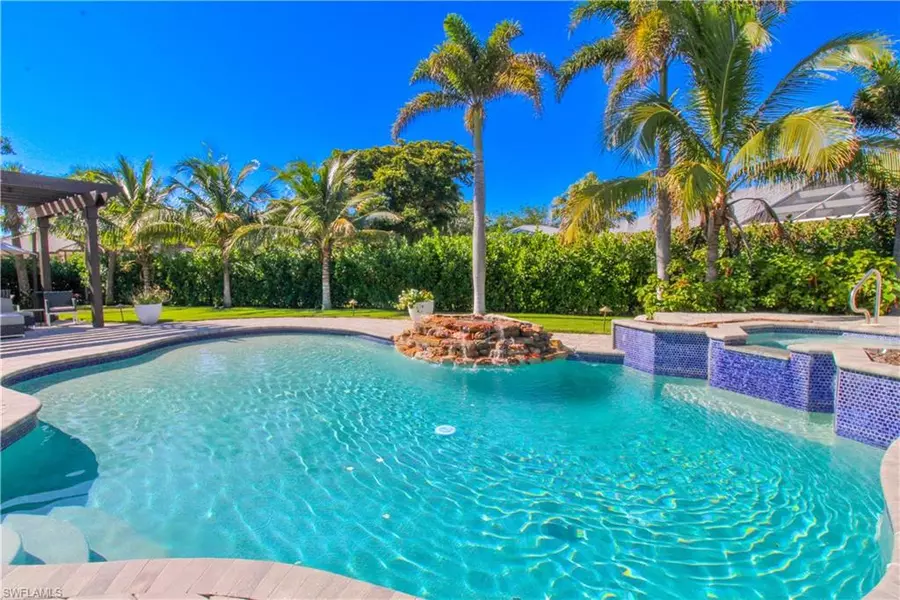 1555 Crayton RD, Naples, FL 34102