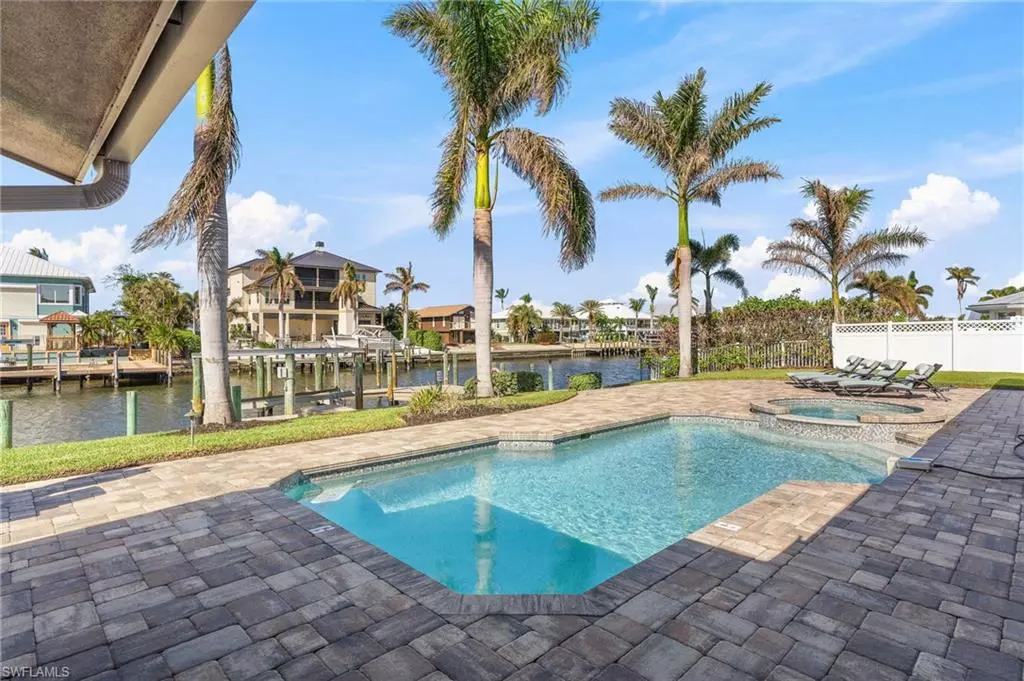 Fort Myers Beach, FL 33931,18404 Cutlass DR