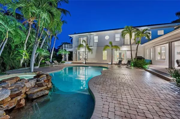 405 Rudder RD, Naples, FL 34102