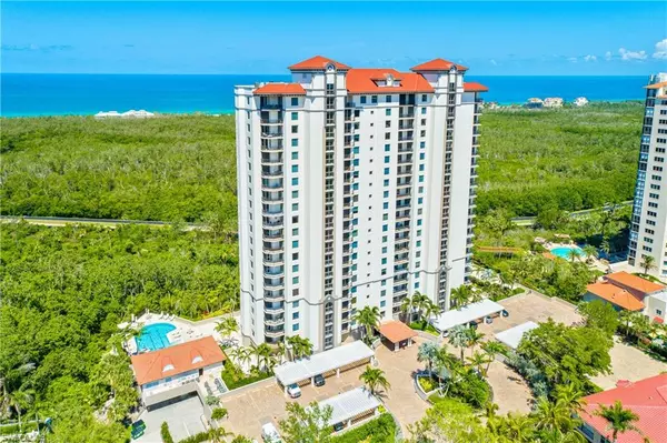 Naples, FL 34108,7225 Pelican Bay BLVD #203