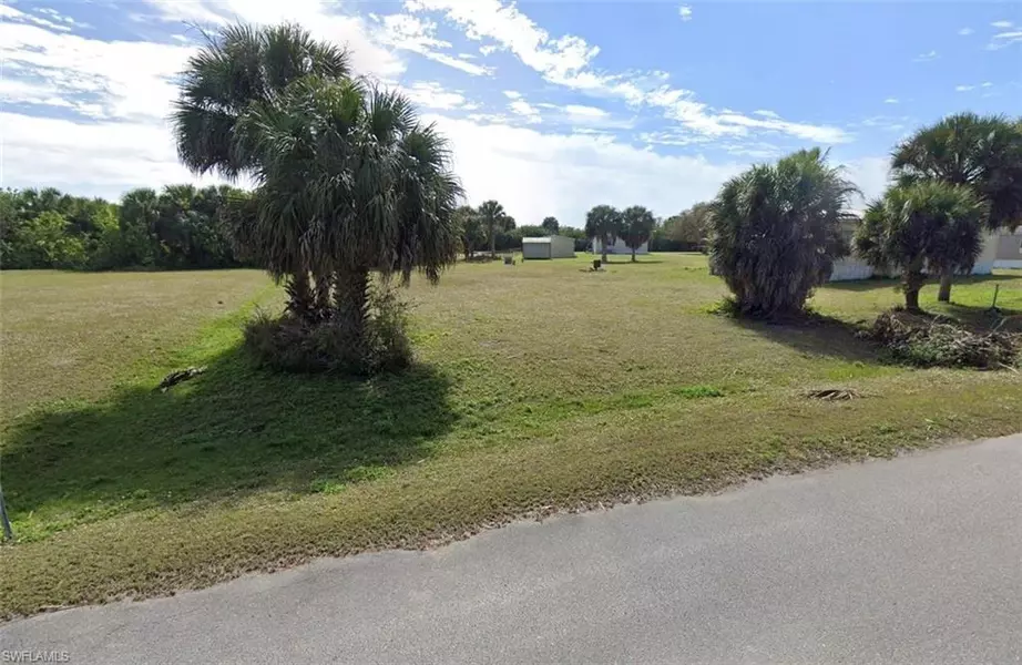 W Miller DR, Moore Haven, FL 33471