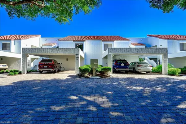 Naples, FL 34108,595 Beachwalk CIR #M 103