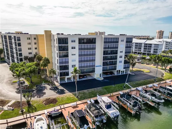 Fort Myers Beach, FL 33931,4451 Bay Beach LN #424