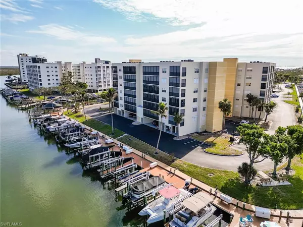 Fort Myers Beach, FL 33931,4451 Bay Beach LN #424