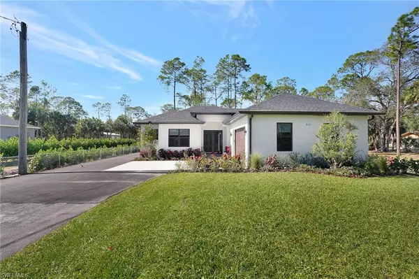 537 1st ST NW, Naples, FL 34120