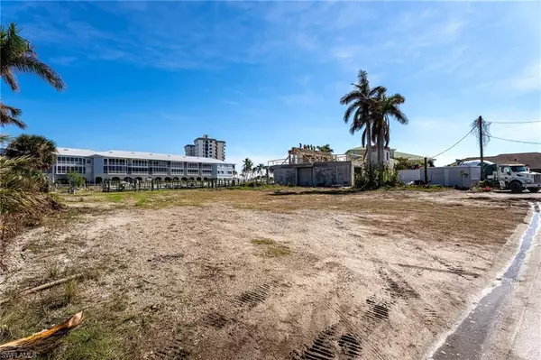 Fort Myers Beach, FL 33931,18547 Cutlass DR