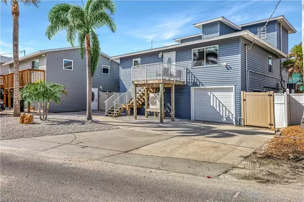 Fort Myers Beach, FL 33931,151 Miramar ST