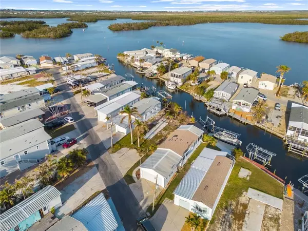 Fort Myers Beach, FL 33931,13 Nancy LN