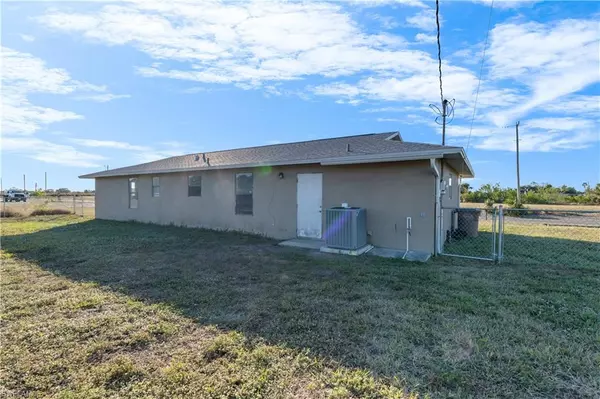 Cape Coral, FL 33909,931 NE 23rd TER