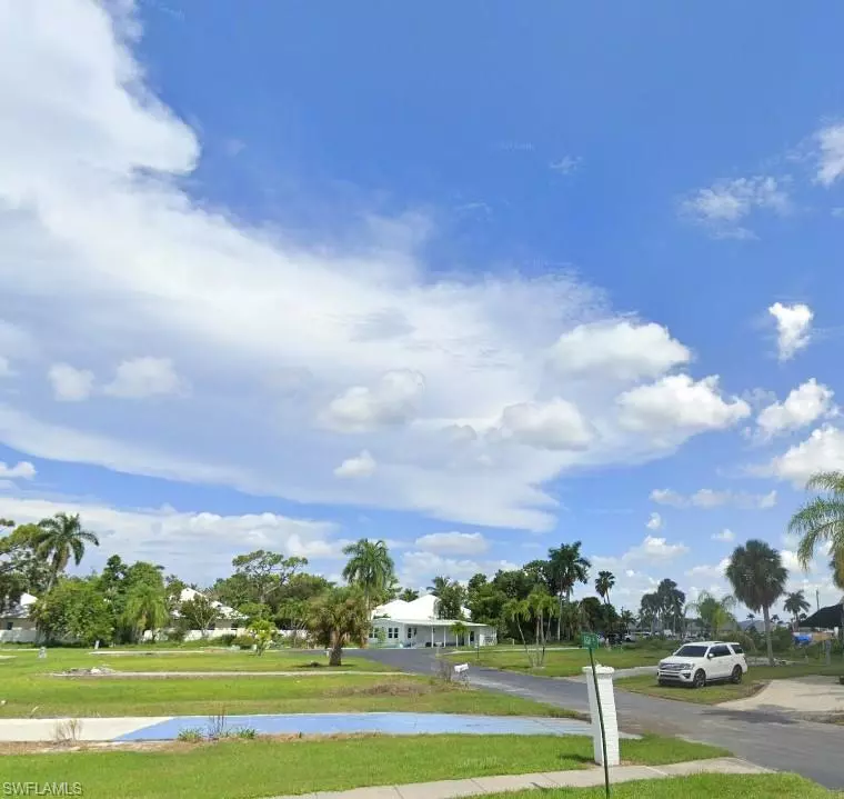 Fort Myers, FL 33908,124 Ash LN