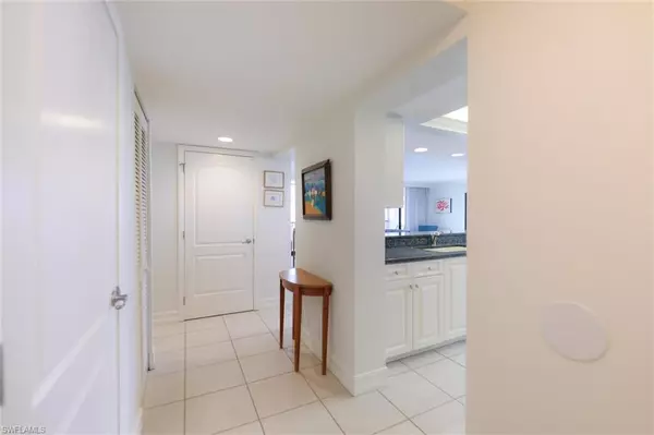 Sanibel, FL 33957,1401 Middle Gulf DR #406O