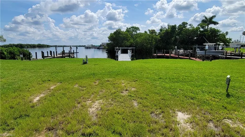 Fort Myers, FL 33905,324 Shoreland DR