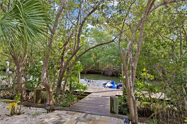 Captiva, FL 33924,631 Rum RD