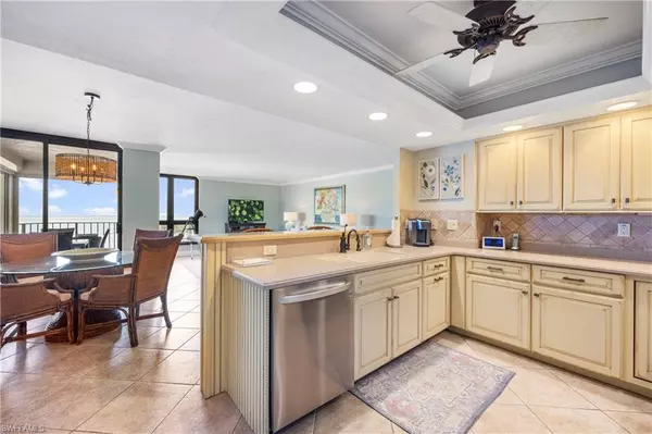 Naples, FL 34103,3215 Gulf Shore BLVD N #206N