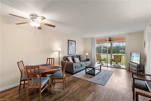 160 Turtle Lake CT #210, Naples, FL 34105