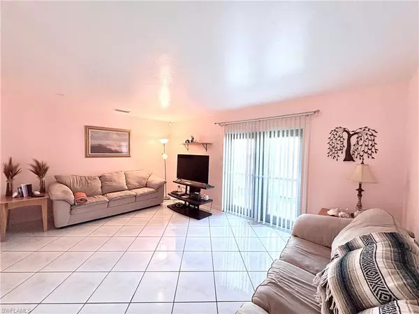 Cape Coral, FL 33914,1005 SW 48th TER #2