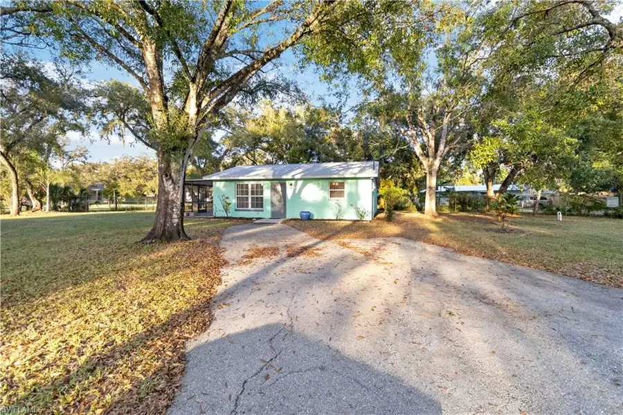 2431 Lippincott RD, Alva, FL 33920