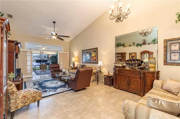 Naples, FL 34112,5595 Greenwood CIR #92