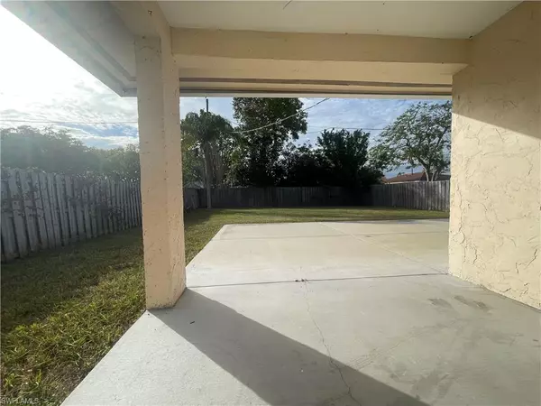 Naples, FL 34108,862 99th AVE N