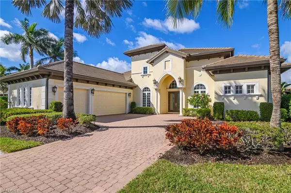 8977 Crooked Stick CT, Naples, FL 34113