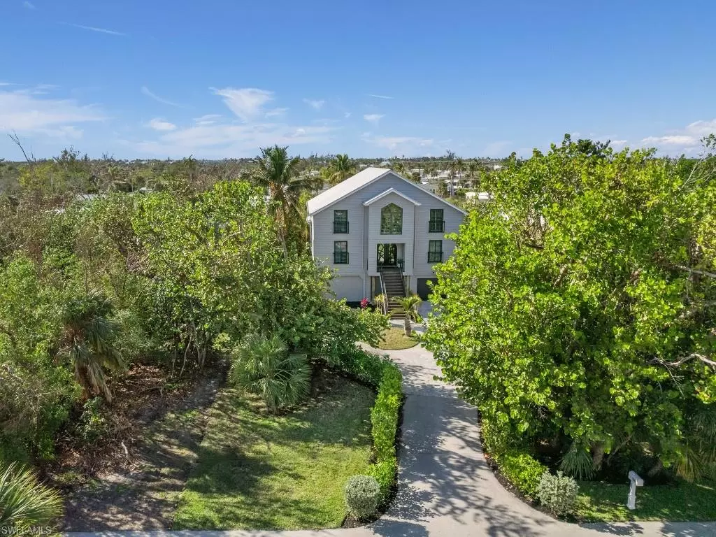 Sanibel, FL 33957,939 Beach RD