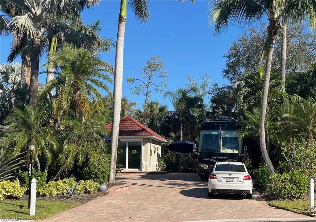 Naples, FL 34114,5003 Coach LN