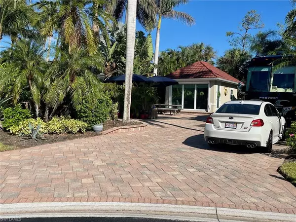 Naples, FL 34114,5003 Coach LN