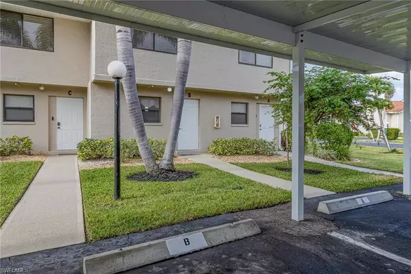 Fort Myers, FL 33919,9619 Eaton Gardens LN #2