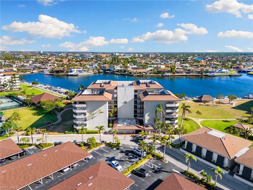 Marco Island, FL 34145,601 Seaview CT #C207