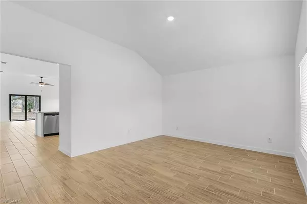 Fort Myers, FL 33913,827 Rue Labeau CIR