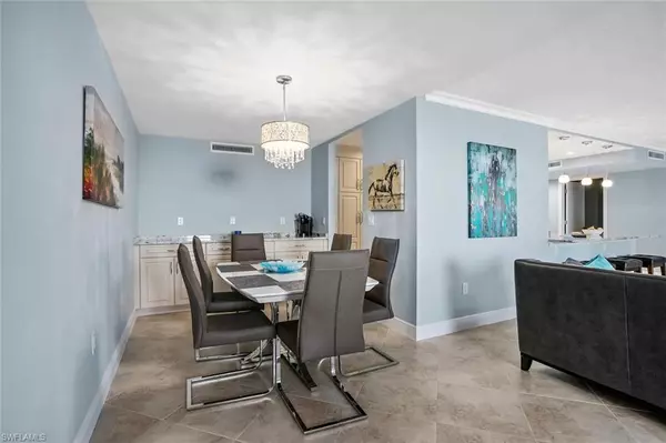 Naples, FL 34108,10851 Gulf Shore DR #402