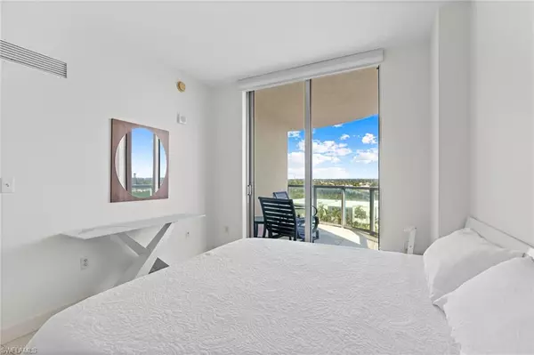 Fort Myers, FL 33916,3000 Oasis Grand BLVD #1101