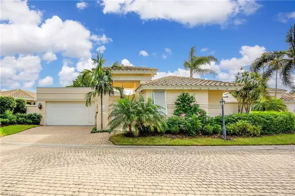 Naples, FL 34108,7980 Grand Bay DR #4