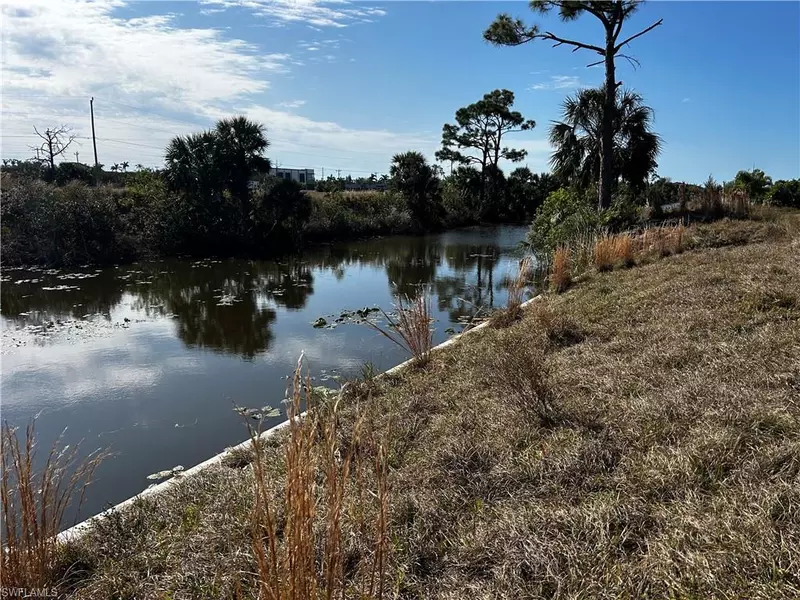 1106 SW 4th LN, Cape Coral, FL 33991