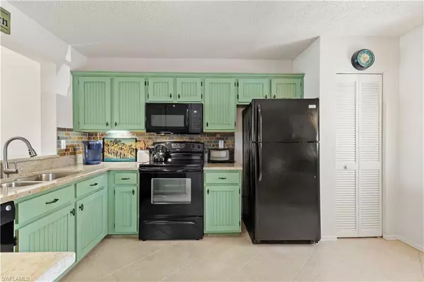 Naples, FL 34104,721 Landover CT #203