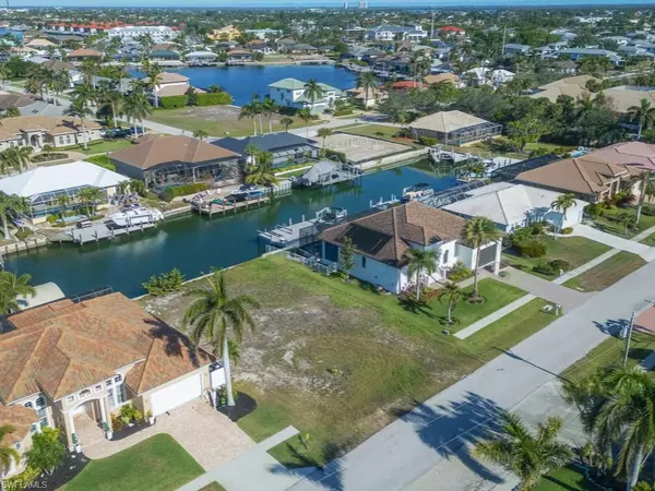 Marco Island, FL 34145,1224 Mistletoe CT