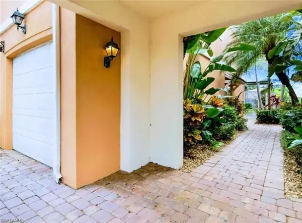 Naples, FL 34119,5835 Cove CIR #5