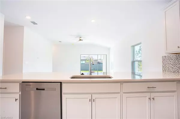 Fort Myers, FL 33913,884 Youngreen DR