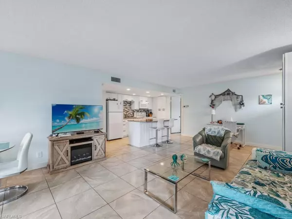 Naples, FL 34112,208 Palm DR #3