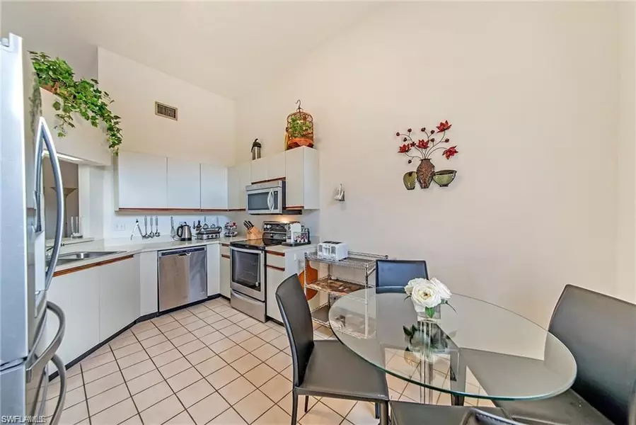 643 Beachwalk CIR #D-202, Naples, FL 34108