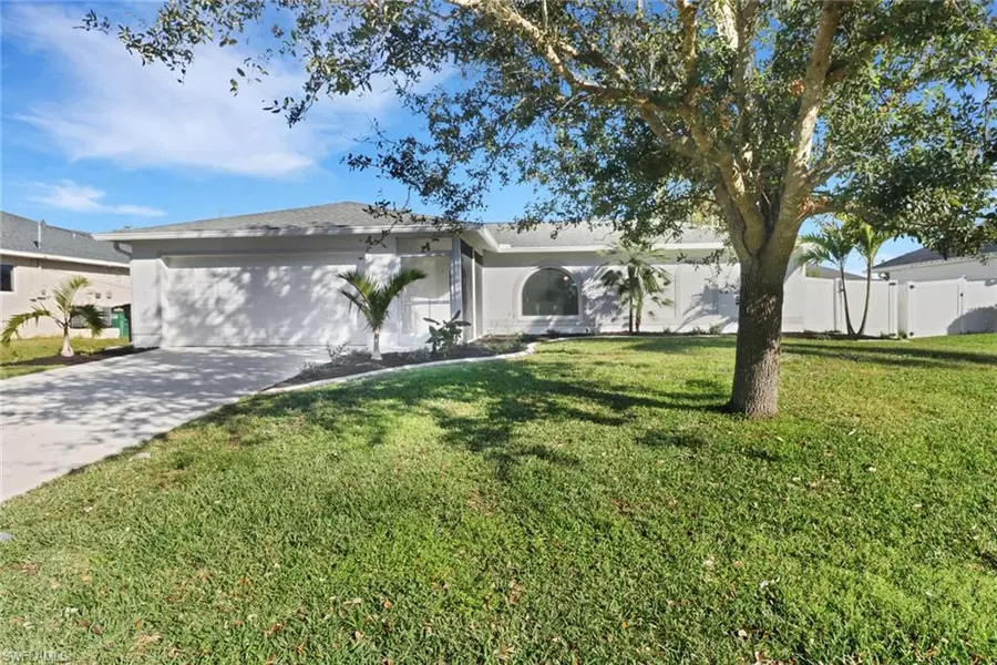 917 SW 6th PL, Cape Coral, FL 33991