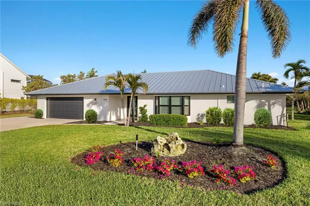 Sanibel, FL 33957,930 Kings Crown DR