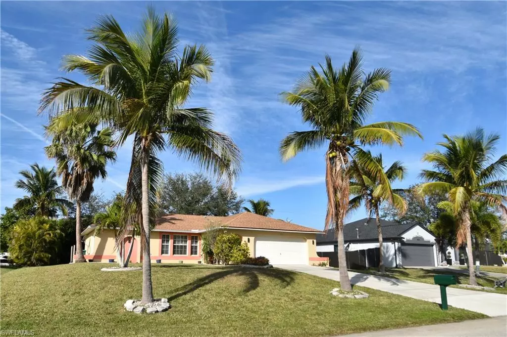 Cape Coral, FL 33990,822 SE 5th CT