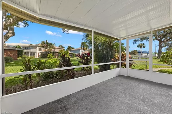 Fort Myers, FL 33907,3271 Royal Canadian TRCE #1