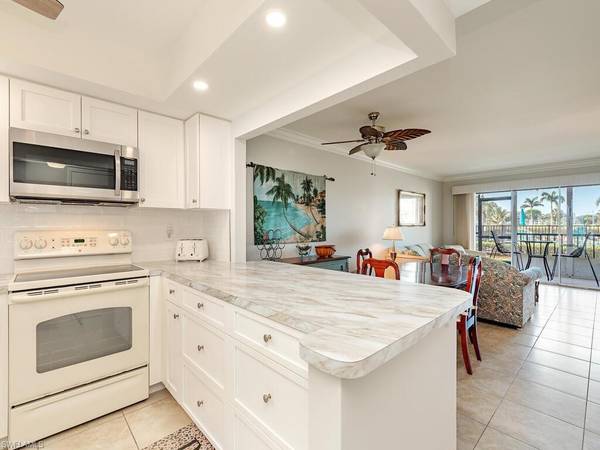 37 High Point CIR E #109, Naples, FL 34103