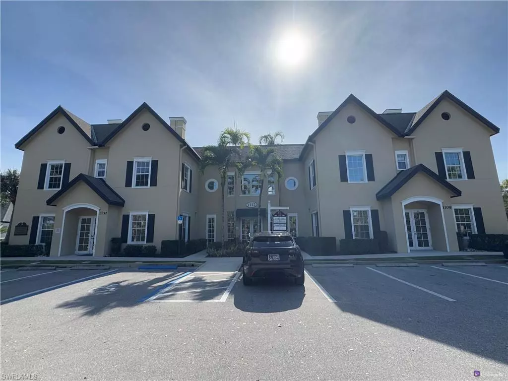 Naples, FL 34102,1112 Goodlette-Frank RD N #202