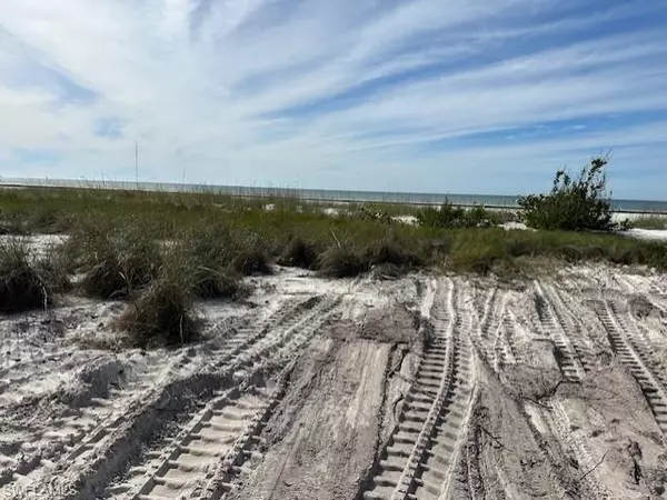 Fort Myers Beach, FL 33931,5840 Estero BLVD