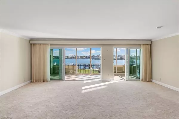 Naples, FL 34103,3430 Gulf Shore BLVD N #2B